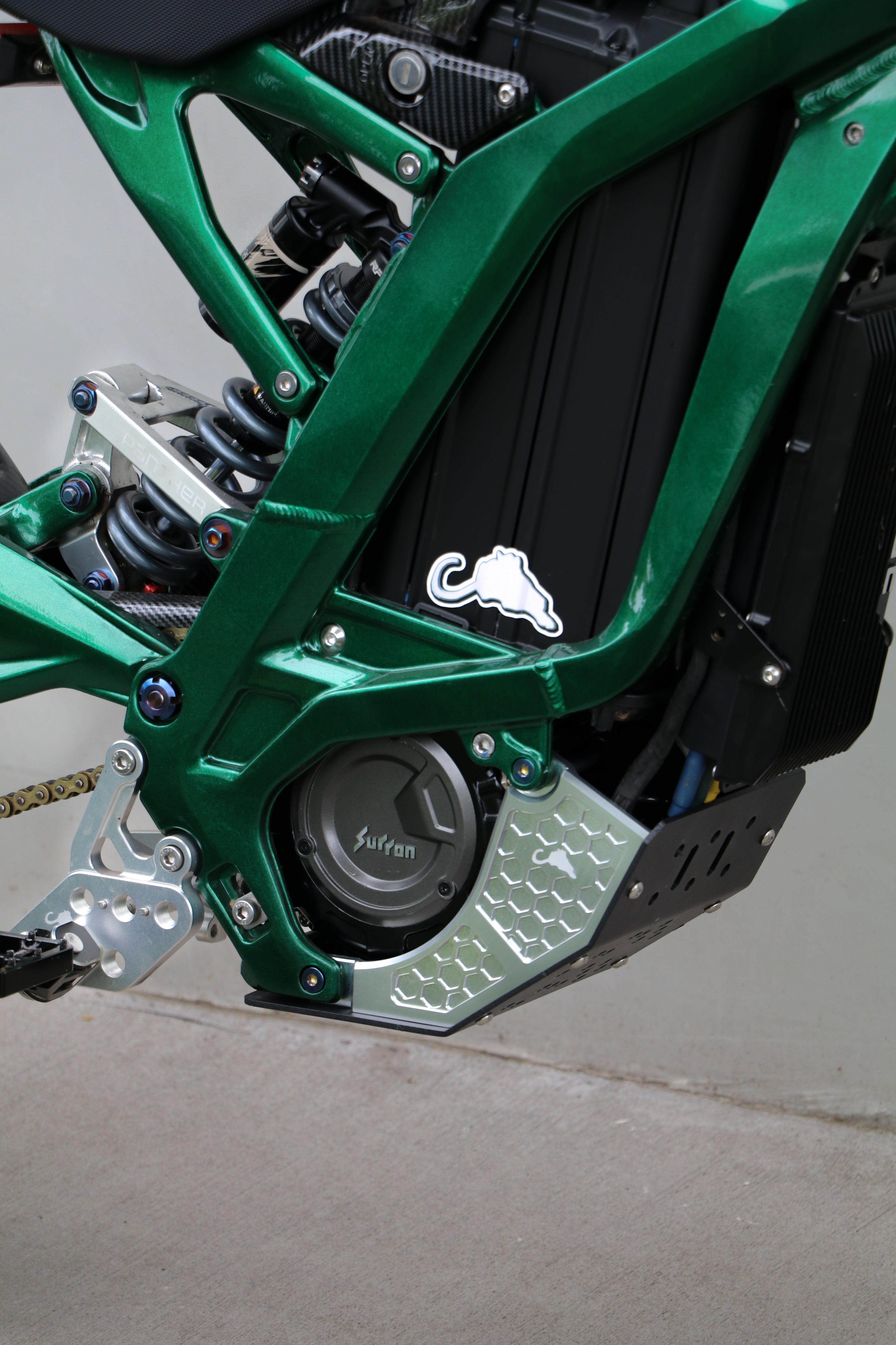 PRD Signature Bash Plate for Light Bee